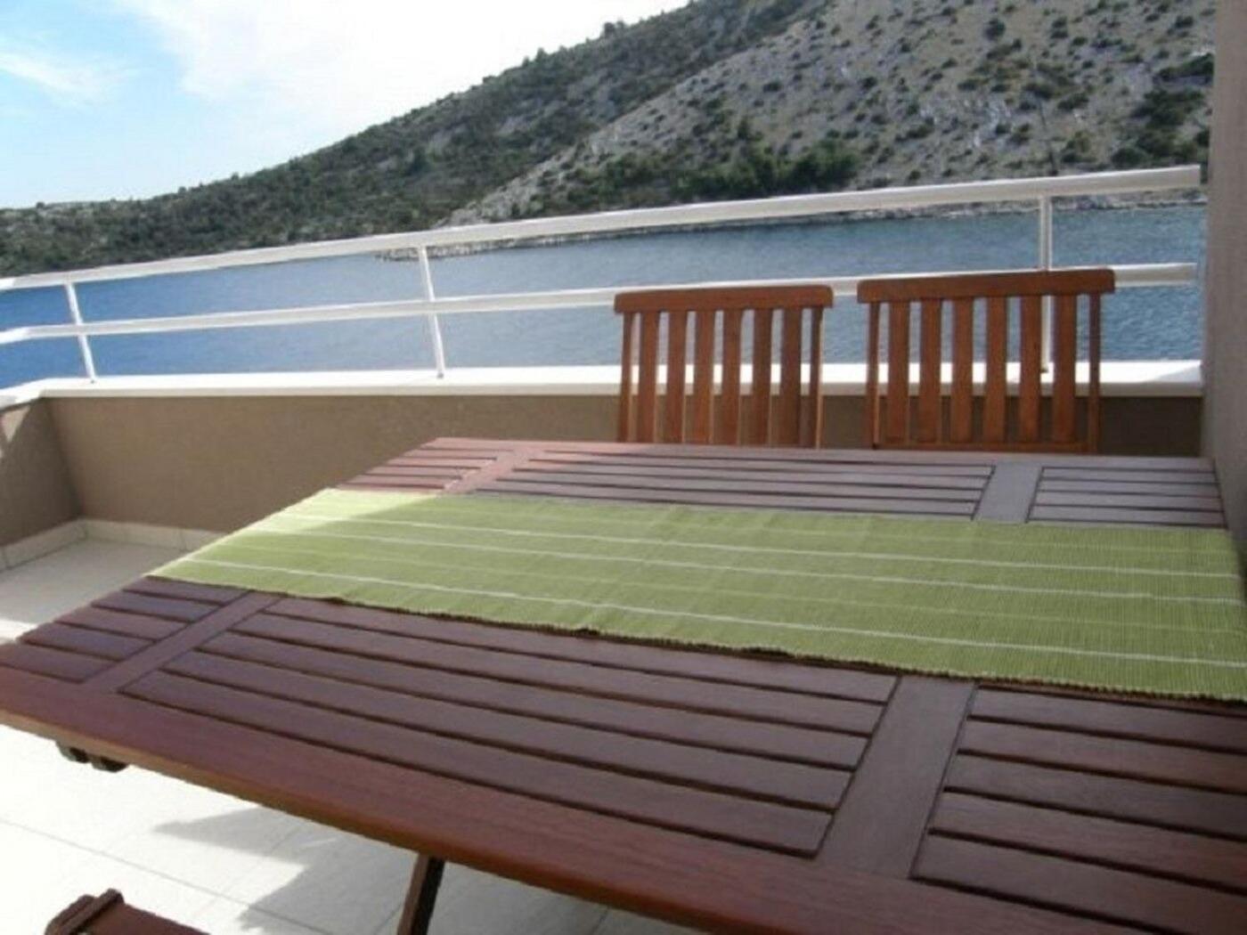 Apartments Ljubi Vinisce ภายนอก รูปภาพ