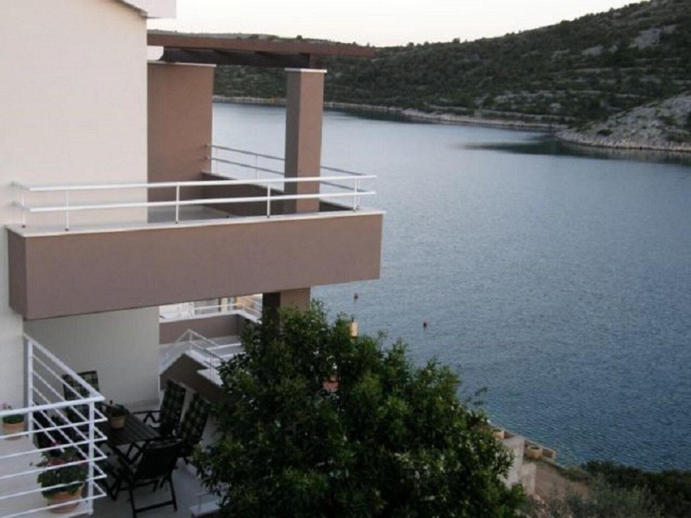 Apartments Ljubi Vinisce ภายนอก รูปภาพ