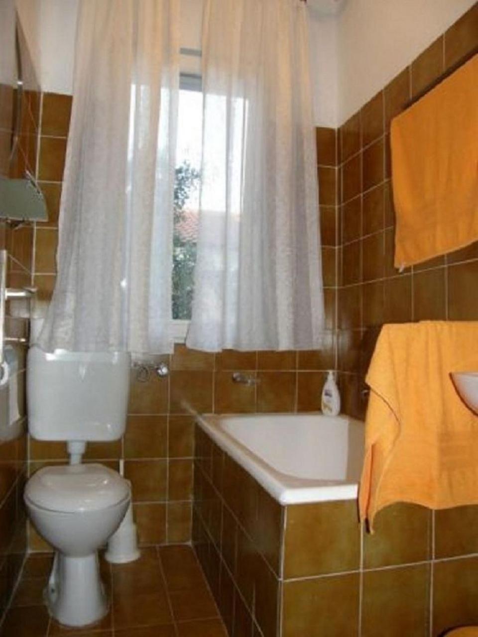 Apartments Ljubi Vinisce ภายนอก รูปภาพ