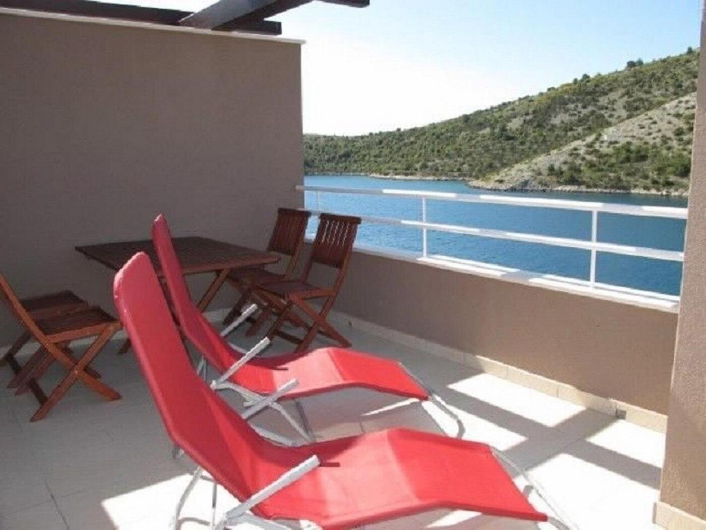 Apartments Ljubi Vinisce ภายนอก รูปภาพ